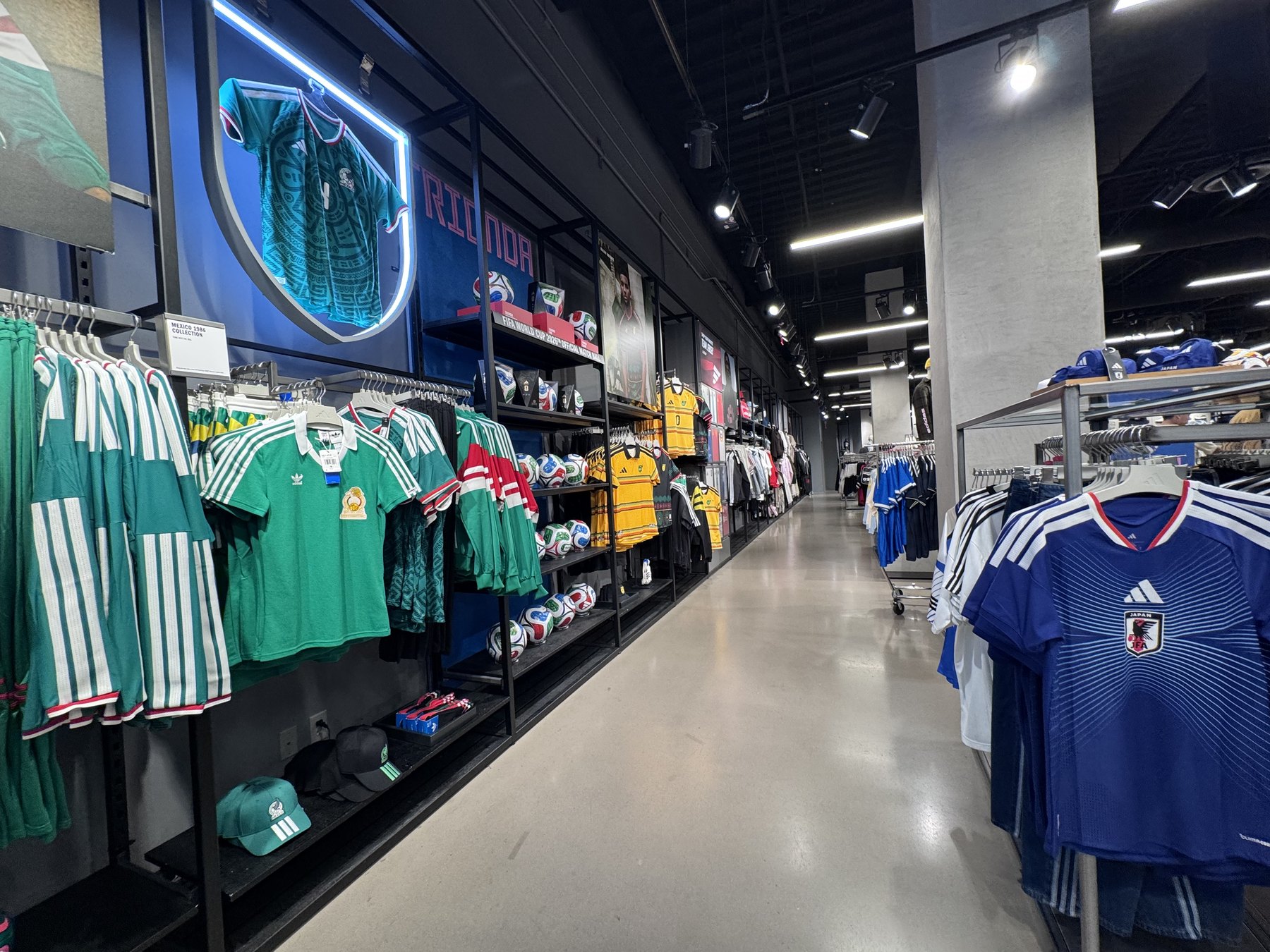 Adidas retail store – Houston Galleria (2 February 2026)